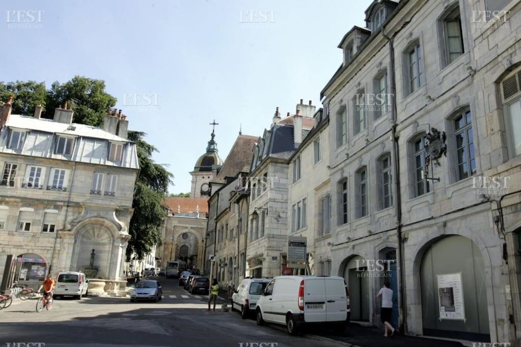 L'Appartement Du Voisin D'Hugo Besançon Dış mekan fotoğraf