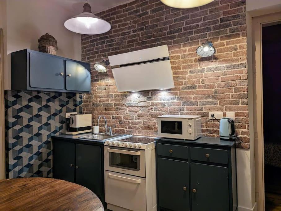 L'Appartement Du Voisin D'Hugo Besançon Dış mekan fotoğraf