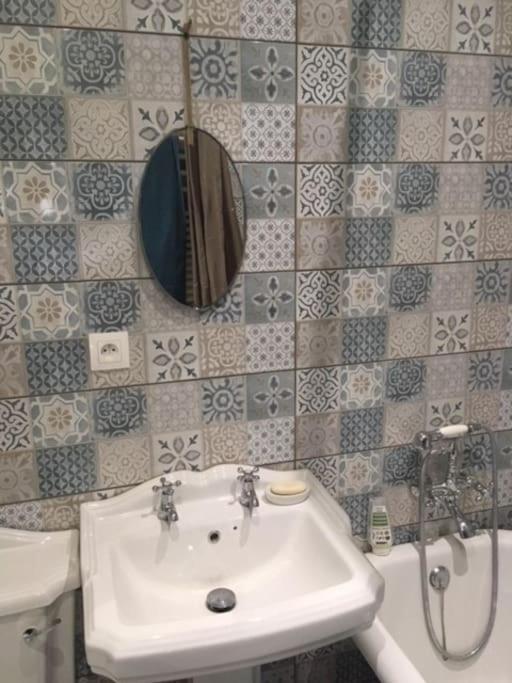 L'Appartement Du Voisin D'Hugo Besançon Dış mekan fotoğraf